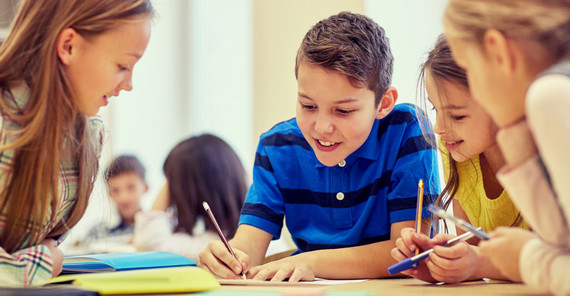 Experiment in school. | Photo: AdobeStock/Syda Productions Experiment in school. | Photo: AdobeStock/Syda Productions