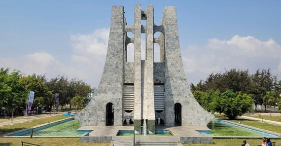 Memorial Park: Ruhestätte des ersten Präsidenten Ghanas im Kwame Nkrumah Memorial Park
