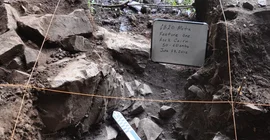 Fundort des männlichen Skeletts in einer Höhle im äthiopischen Hochland (Foto: John W. Arthur)