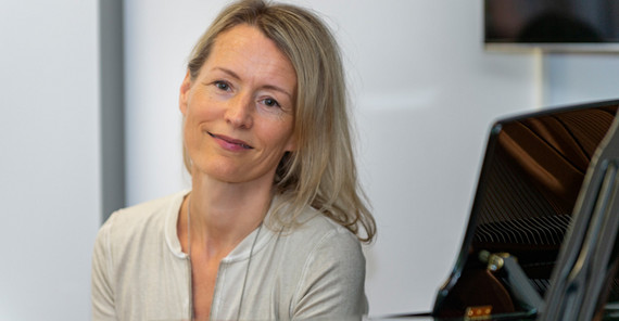 Isolde Malmberg, Professorin für Musikpädagogik und Musikdidaktik | Foto: Tobias Hopfgarten Auf dem Portraitfoto ist Frau Professorin Isolde Malmberg zu sehen. Das Foto ist von Tobias Hopfgarten.